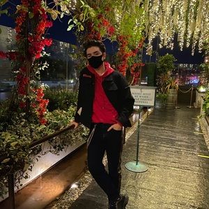 Meet your Posher, Max